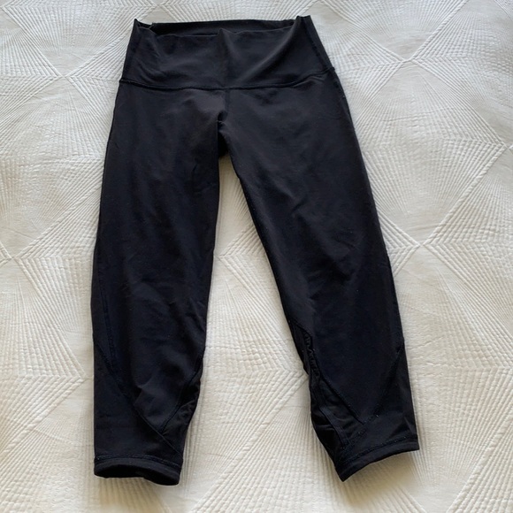 Lululemon leggings 23” in with mesh - Picture 3 of 8